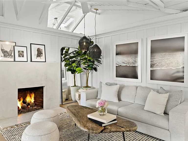 592 Bluebird Canyon Dr — Photo 3