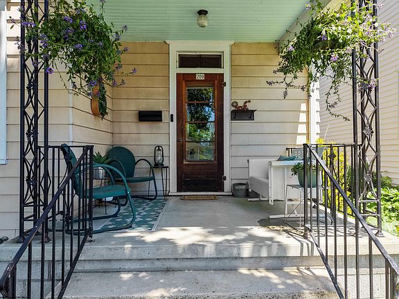 4th image of 209 Graham St