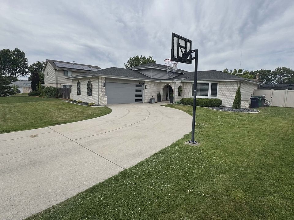 1st image of 15538 S 82nd Ave