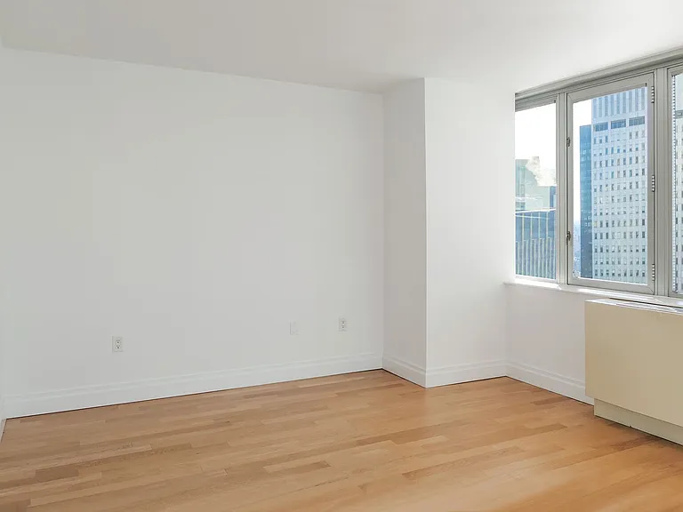 150 E 44th St #24H — Photo 8