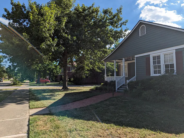 522 S Crawford Ave — Photo 2
