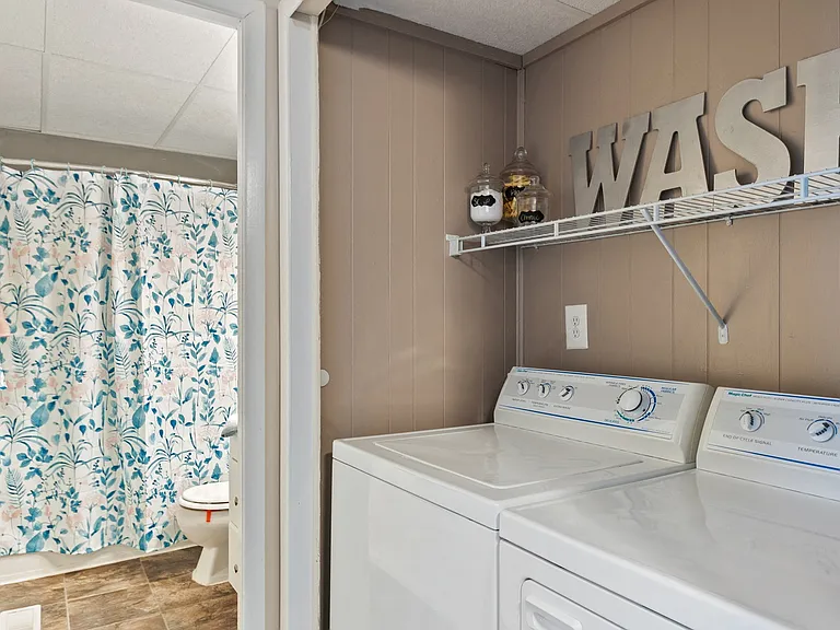 Oxford Manor Apartments and Townhomes — Photo 12