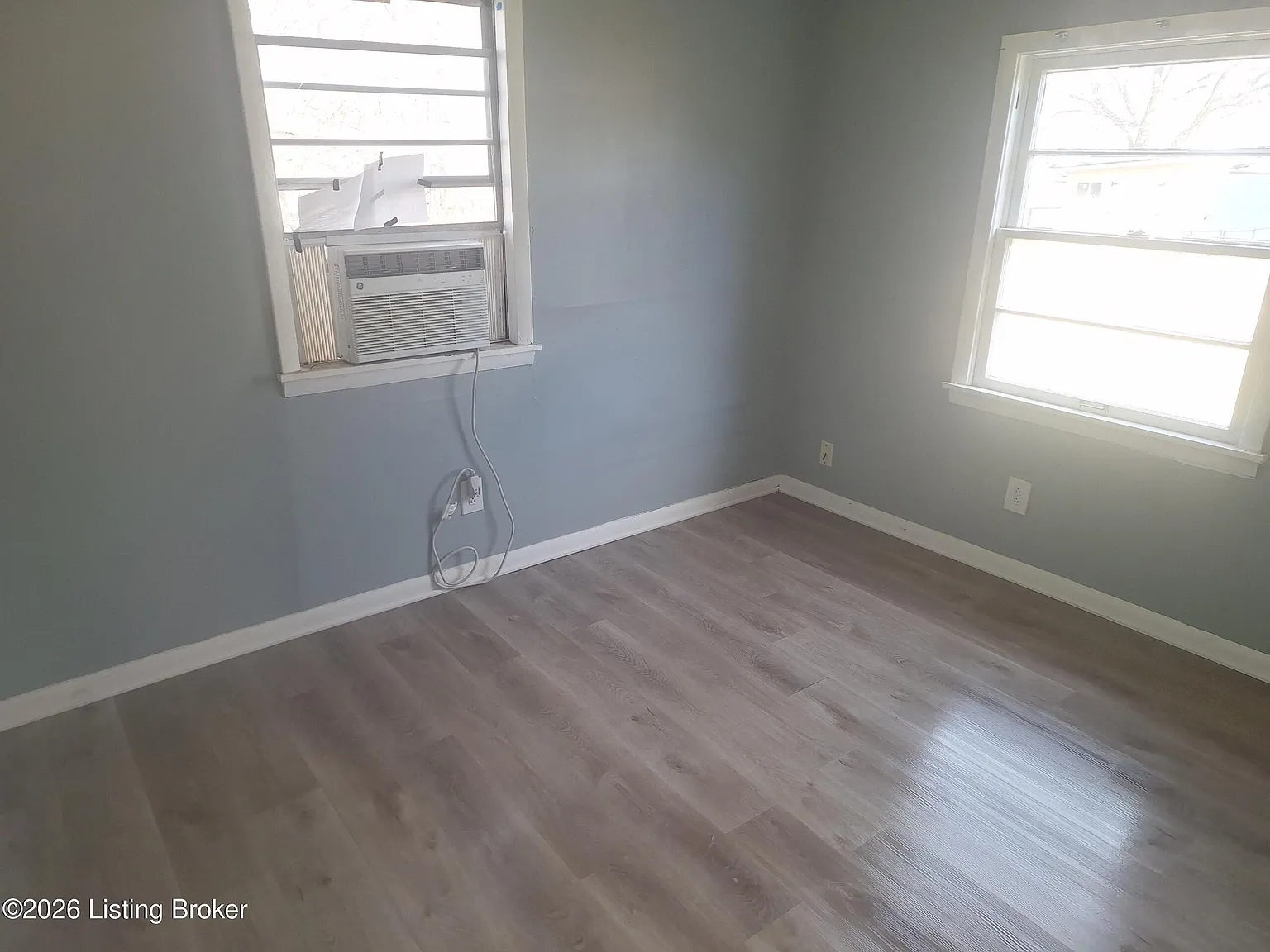 2 bed, 1.0 bath, 920 sqft, $850 — Photo 2