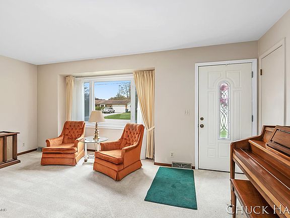 5th image of 3449 Las Vegas Dr NE