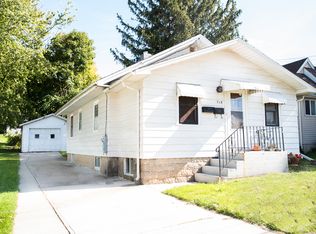 718 S Dement Ave, Dixon, IL 61021