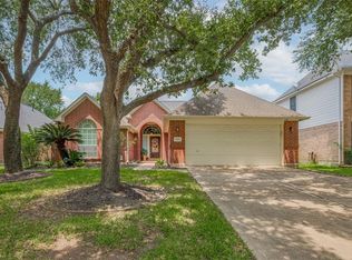 9502 Willow Crossing Dr, Houston, TX 77064