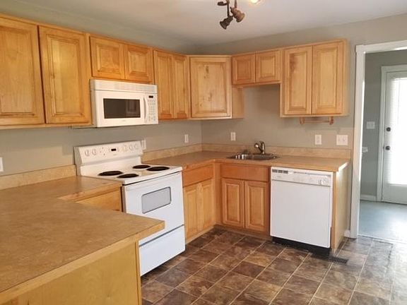2nd image of 985 W Elmwood Dr