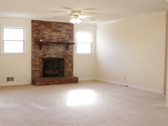 4th image of 10 Willowood Dr