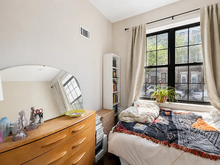 1863 Bleecker St #2L — Photo 4