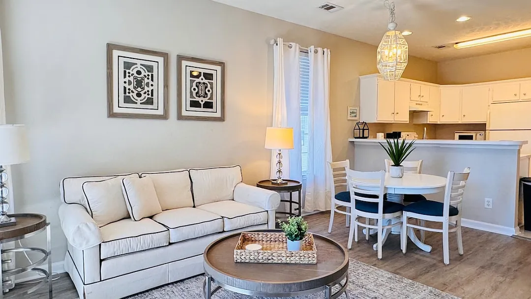 2 bed, 1200 sqft, $1,700 — Photo 2