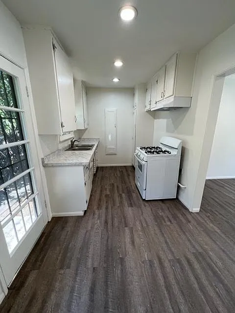 25120 Newhall Ave — Photo 3