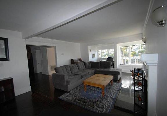 2nd image of 4928 Vista Pl