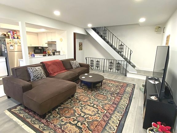 4th image of 654 Inverrary Ln