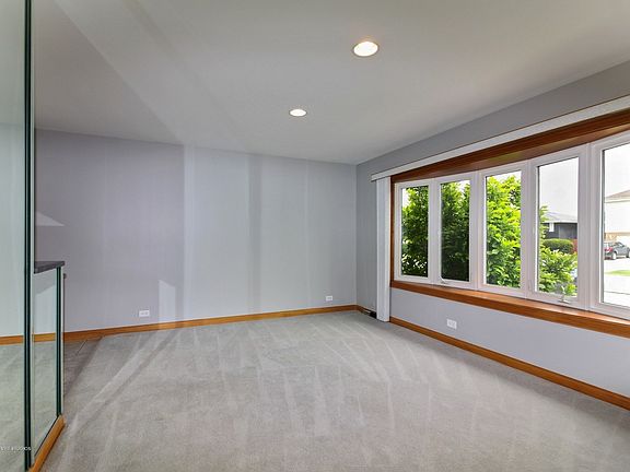 4th image of 545 Irmen Dr