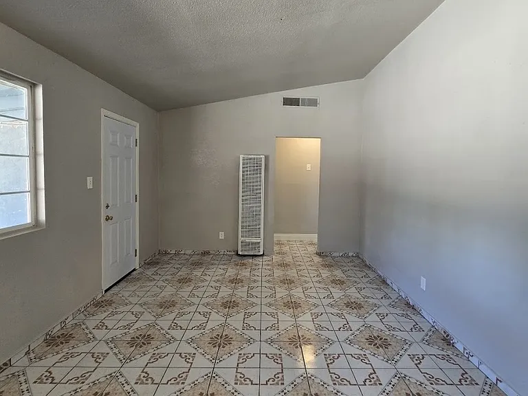 2137 W Dayton Ave — Photo 8