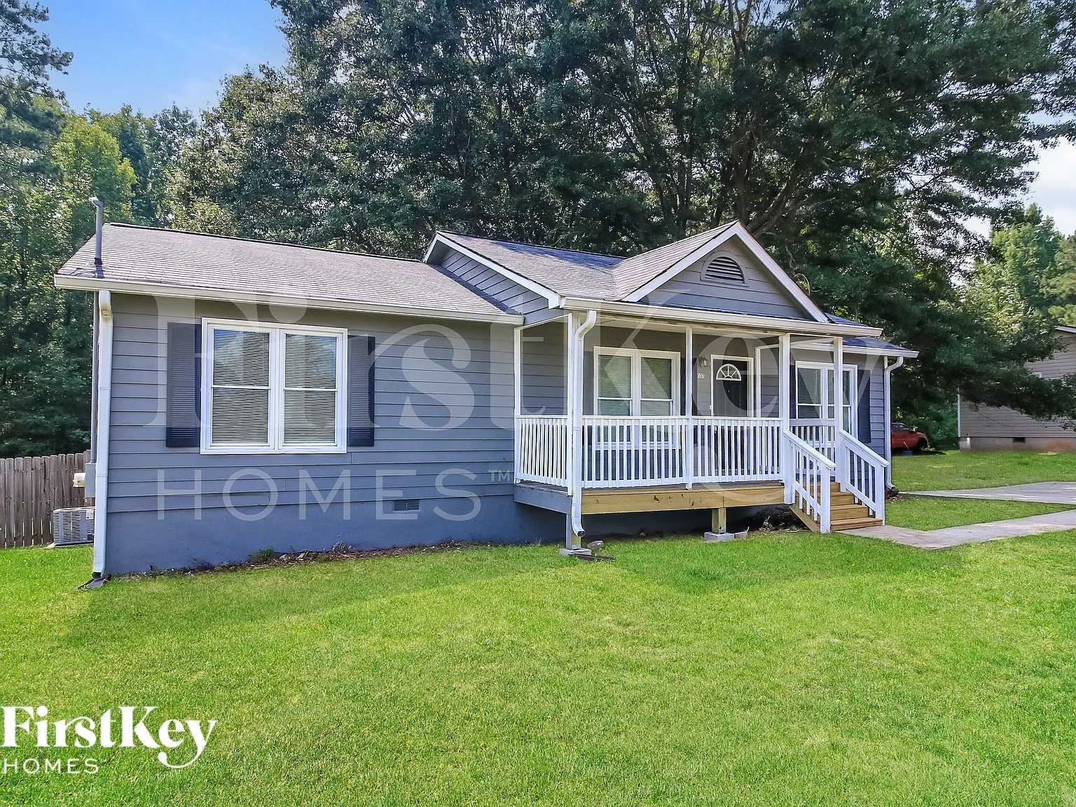 3 bed, 1.0 bath, 1104 sqft, $1,680 — Photo 2