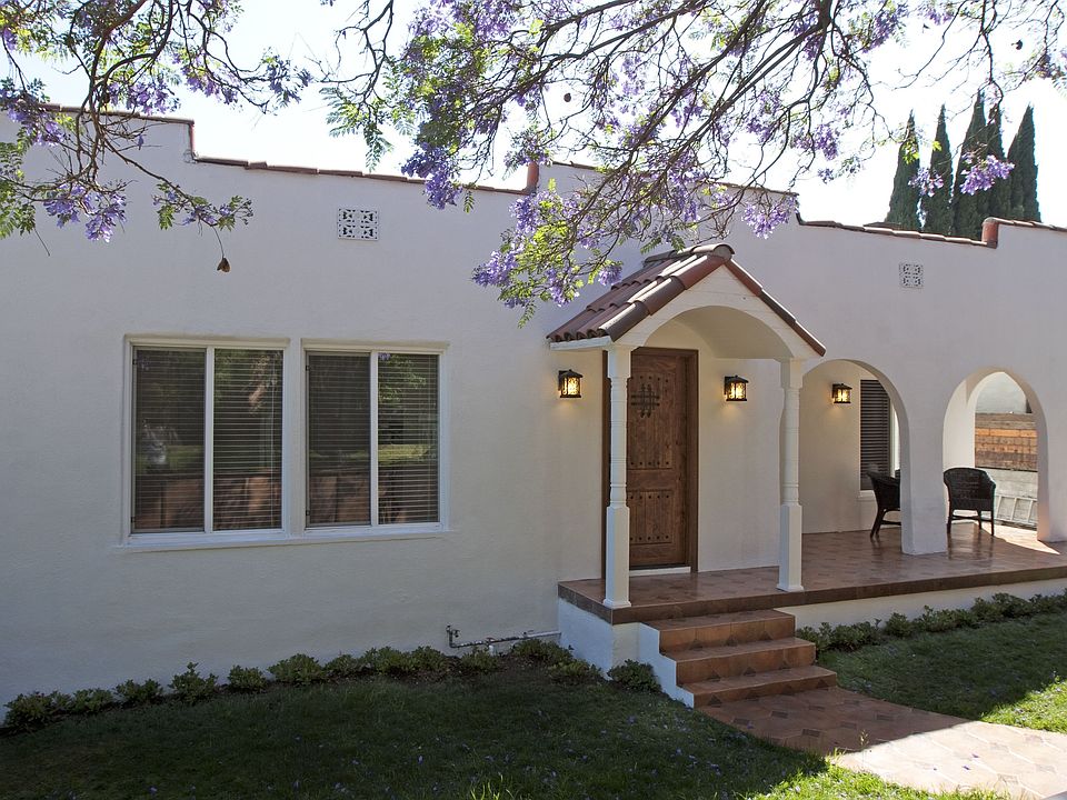 Plenty of Curb Apeal