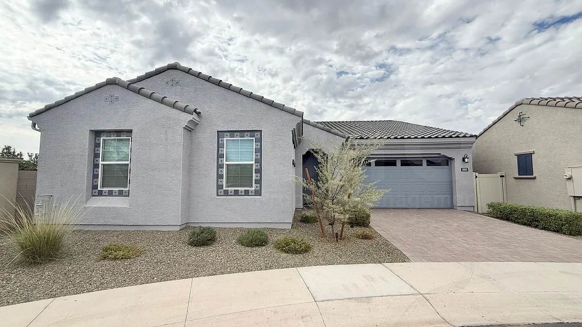 4 bed, 2.5 bath, 2277 sqft, $2,800 — Photo 1