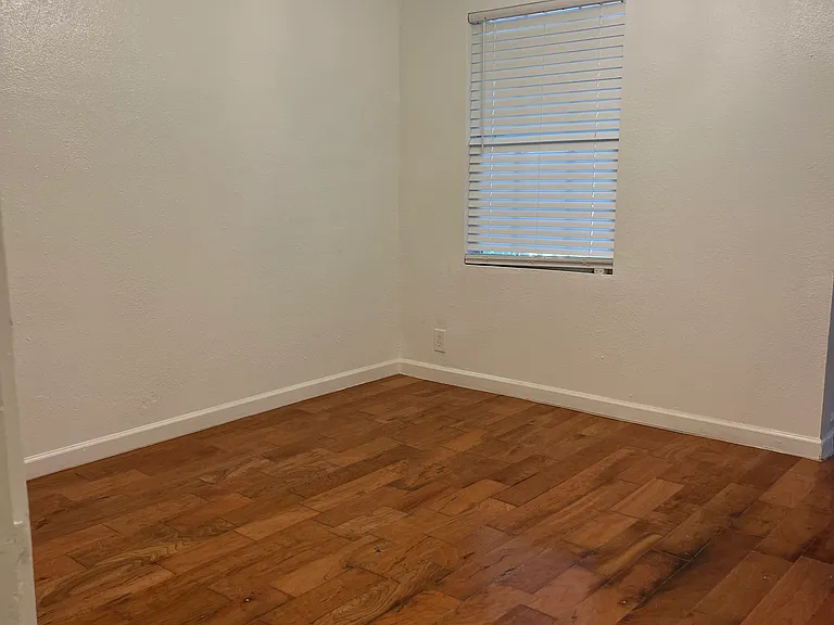 4910 W University Blvd — Photo 7