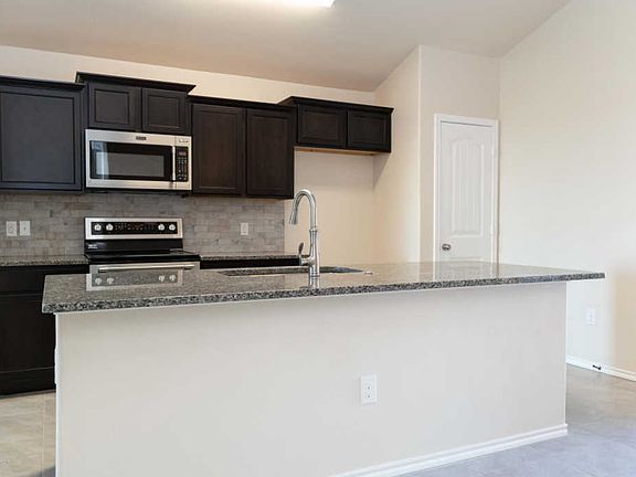 5th image of 709 Hornady St