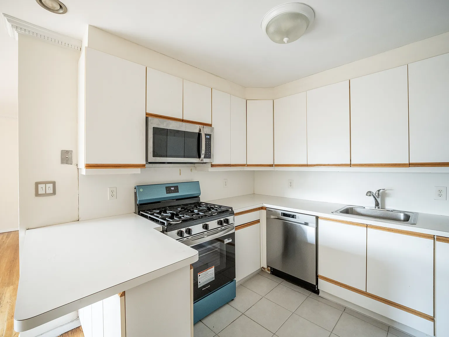 2 bed, 1163 sqft, $3,000 — Photo 3