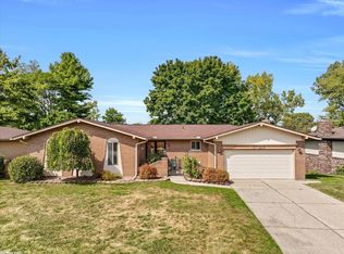 37365 Pocahontas Dr, Clinton Township, MI 48036