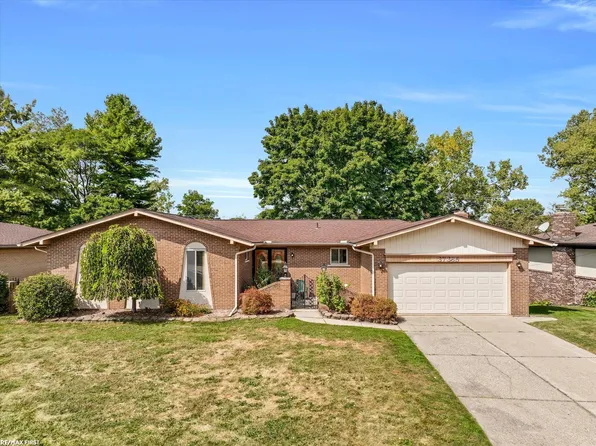 37365 Pocahontas Dr, Clinton Township, MI 48036