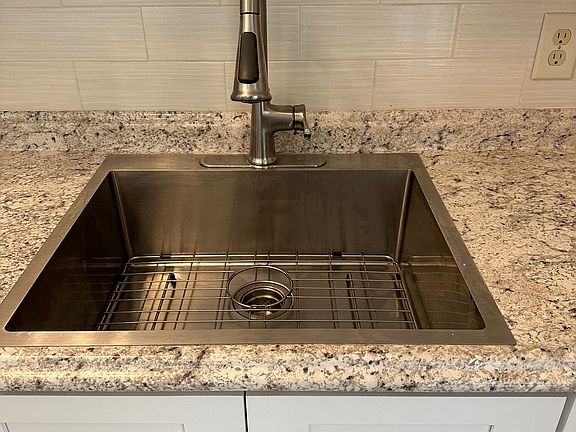 3rd image of 8908 SE Parkway Dr