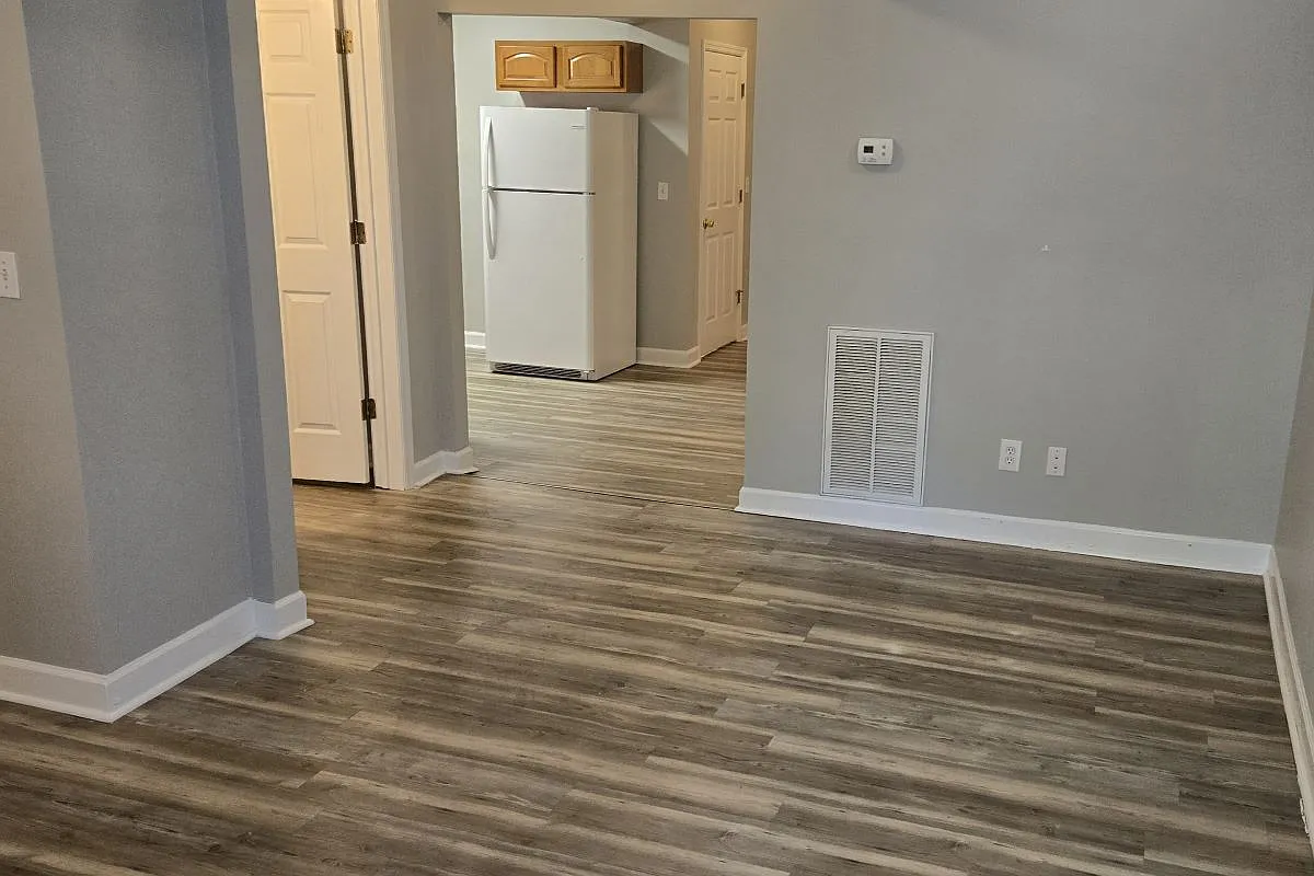 1 bed, 970 sqft, $1,058 — Photo 2
