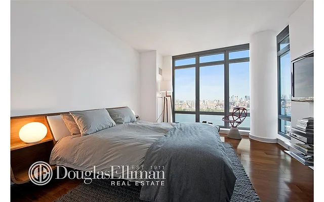Rented by Douglas Elliman | media 27