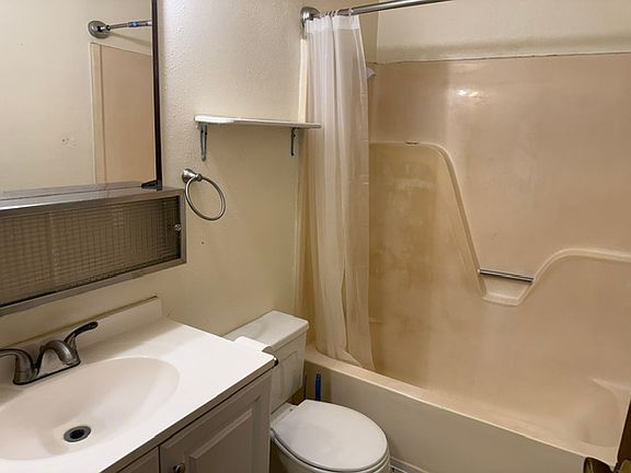 3rd image of 319 N 7th St APT 3
