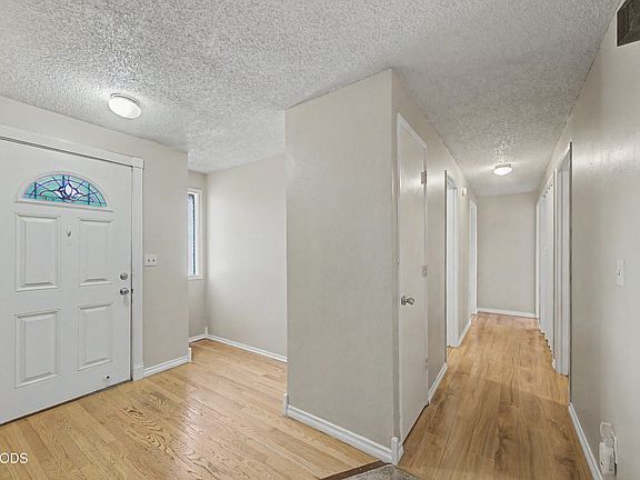 4th image of 4414 Meadows Dr