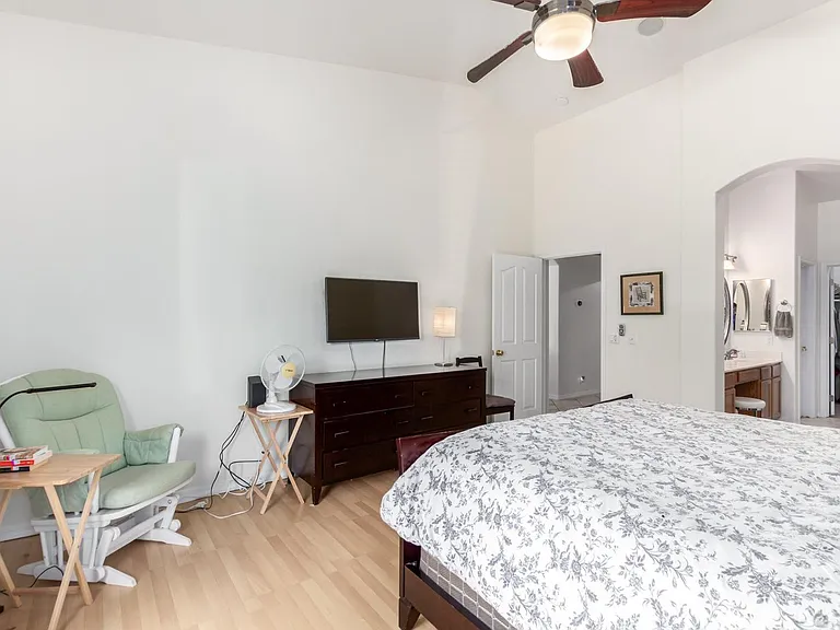 5203 E Wallace Ave — Photo 10