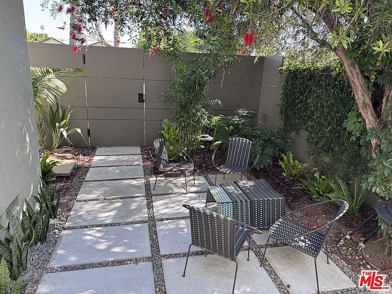 2707 Westwood Blvd — Photo 10