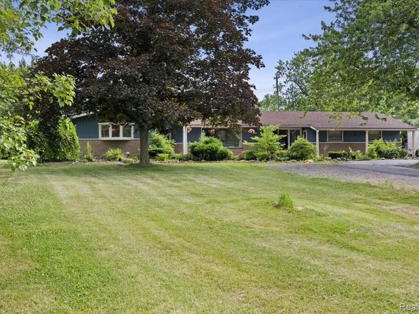 27610 W Huron River Dr, Flat Rock, MI 48134