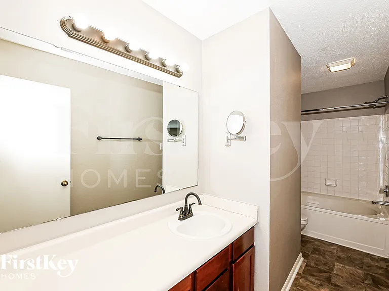 10855 Walnut Grv — Photo 12