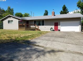 1050 W Luellen Dr, Roseburg, OR 97471