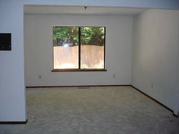 4th image of 17 Terri Ann Ln