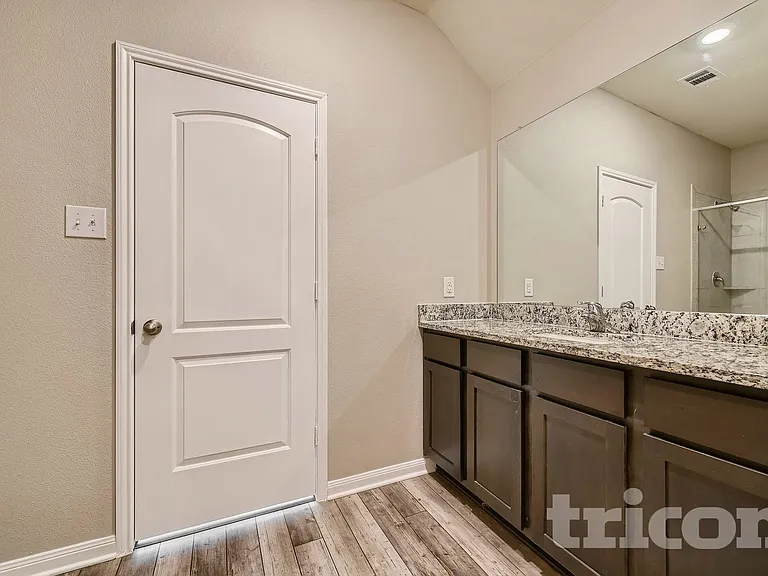 1833 Chesapeake Dr — Photo 9
