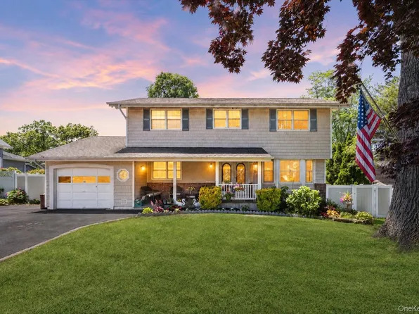 12 Swan Lane, Hauppauge, NY 11788