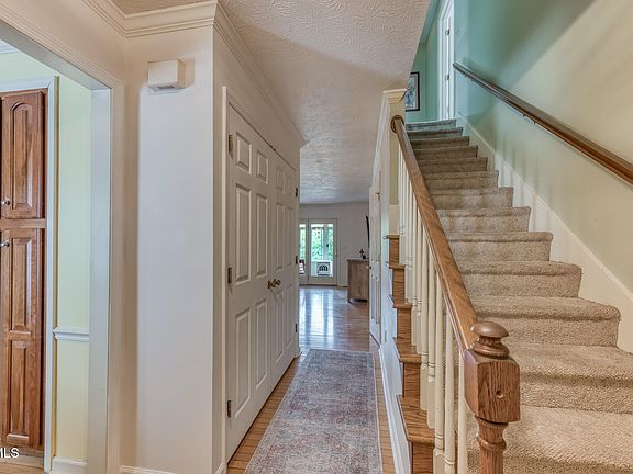4th image of 844 Barclay Dr #0