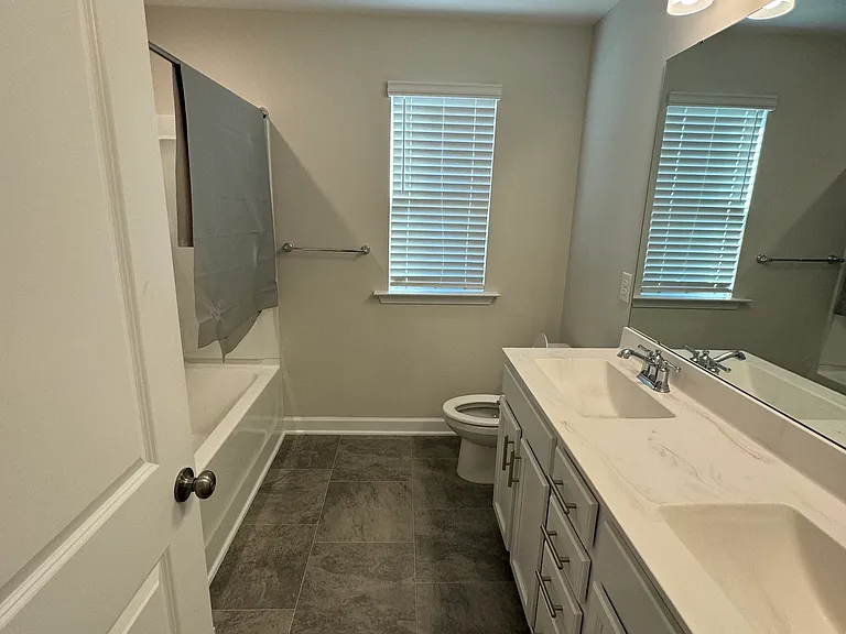 375 Beverly Pl — Photo 10