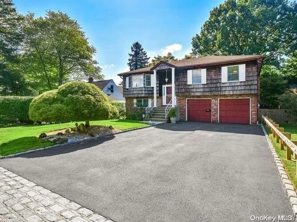 15 Smith Street, Glen Head, NY 11545