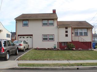 35 Neptune Pl, Colonia, NJ 07067