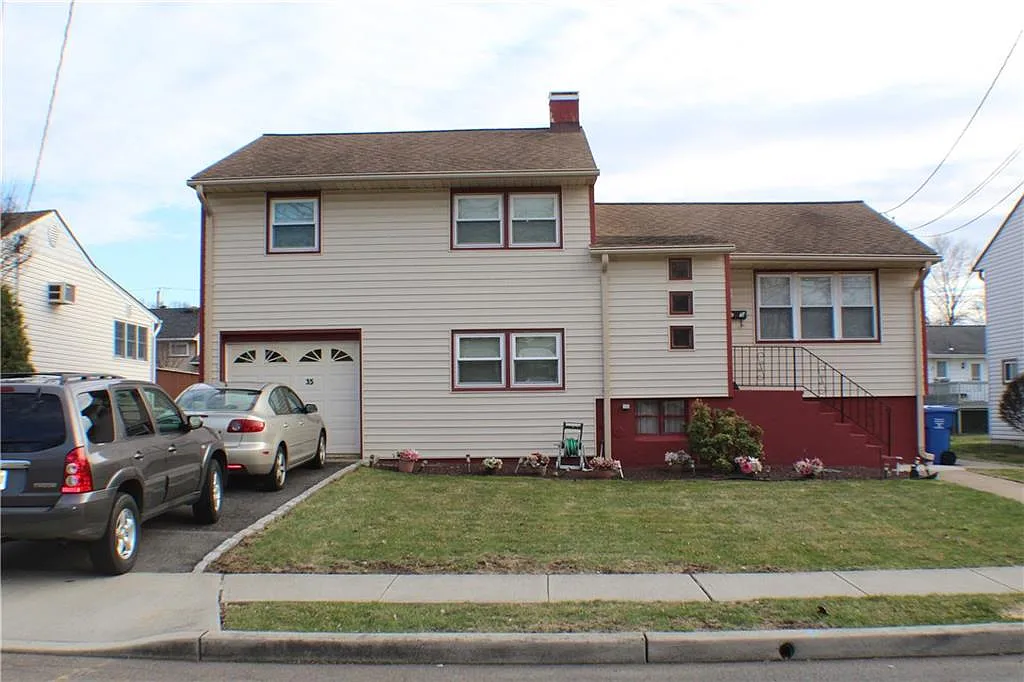 35 Neptune Pl photo 1