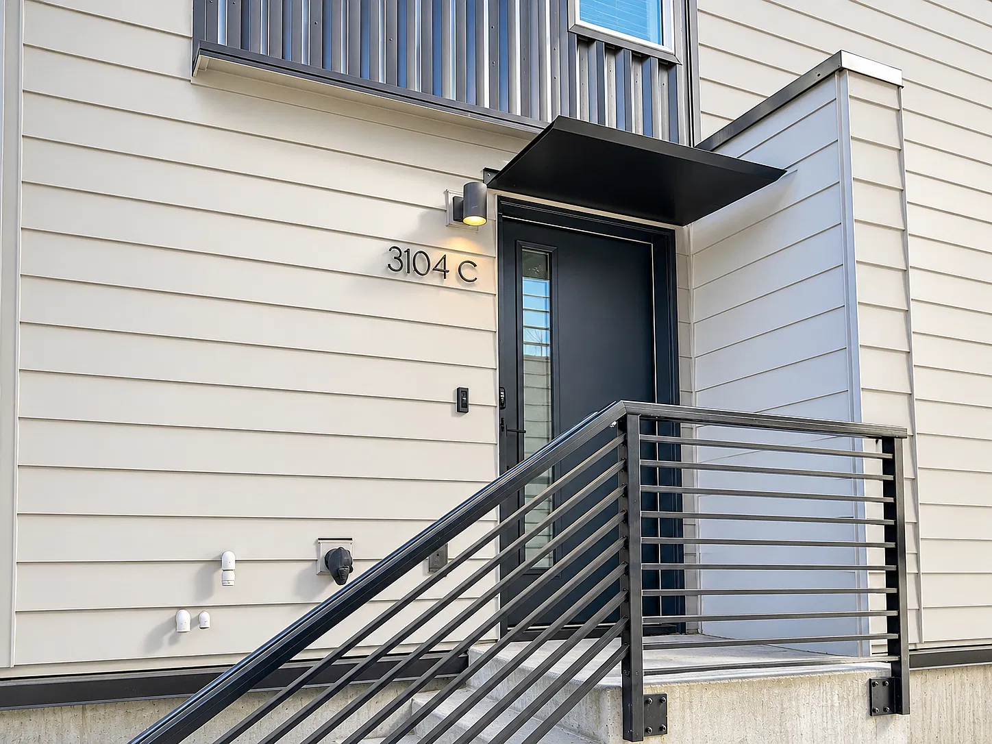 3 bed, 1200 sqft, $2,995 — Photo 2