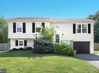 3045 Muirfield Rd, Dover, PA 17315