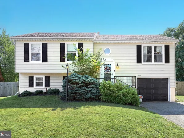 3045 Muirfield Rd, Dover, PA 17315