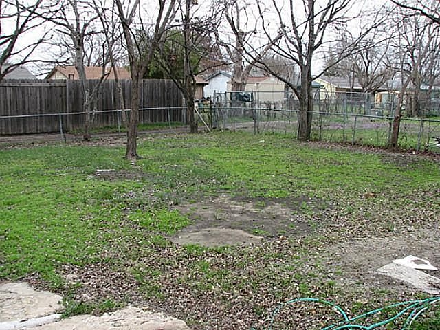 1st image of 916 Bluebonnet Ln