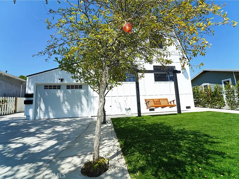 2615 Manhattan Ave — Photo 41